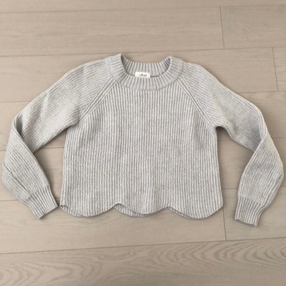 Aritzia Tops - Aritzia cropped sweater